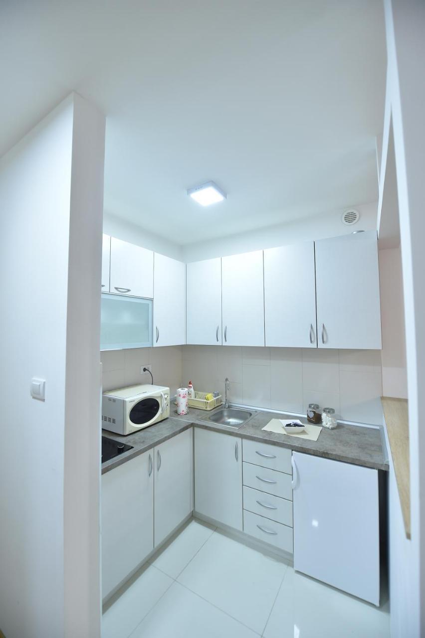 Apartment Sinisa With Garage Нови-Сад Экстерьер фото